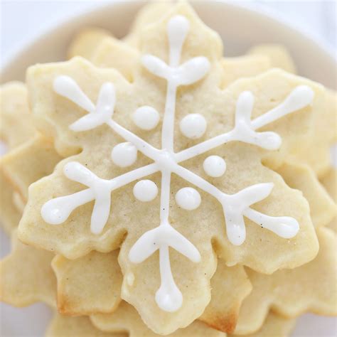 How To Make Easy Snowflake Sugar Cookies Handle The Heat