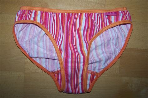 mädchensachen slips bhs socken bikinis badeanzüge girlclothes panties bras socks bikini