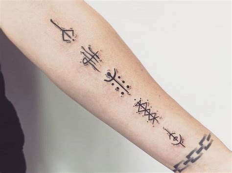 Runen Tattoo Inspiration Von Der Nordischen Mythologie Und Kultur