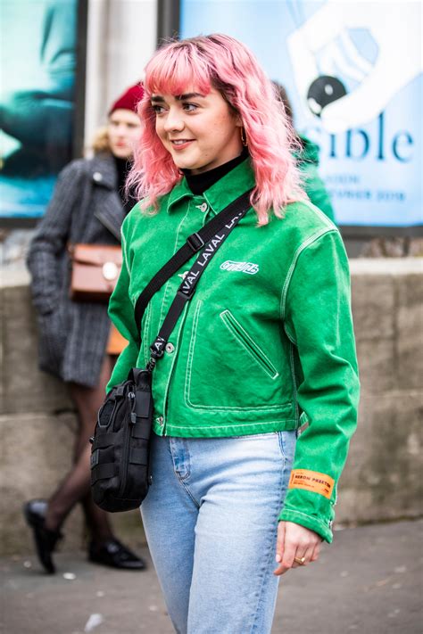 Maisie Williams Pink Hair At Paris Fashion Week See Pics Life And Style