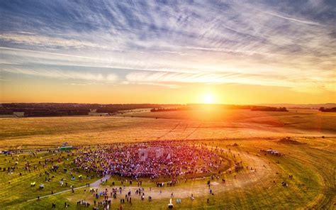 Summer Solstice 2018 Britain Celebrates The Longest Day In Pictures
