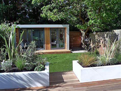 At charlotte rowe garden design we offer a full garden design service for clients whether it is small town garden or a larger landscape. Great New Modern Garden Design London 2014 - London Garden Design