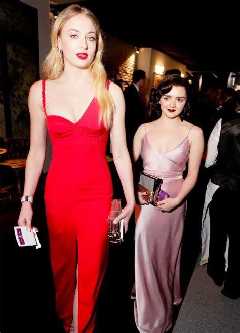 Mophie At The Sag Awards Maisie Williams Sophie Turner Maisie