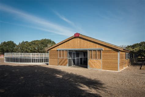 Barns And External Stables Monarch Equestrian
