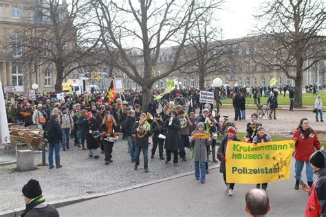 Wer ein kind bekommt, bereits stolzer papa oder mama ist oder regelmäßig mit kindern zusam… Ein Bodyguard des Ministerpräsidenten Winfried Kretschmann ...