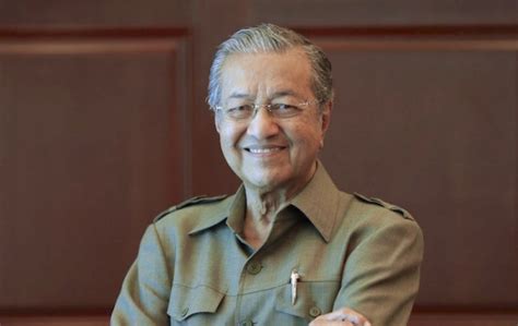 Mahathir's political career spanned almost 40 years, from his election as a malaysian federal member of parliament in 1964, until his resignation as prime minister in 2003. Leadership Lessons from Tun Dr Mahathir Mohamad - Sharma ...