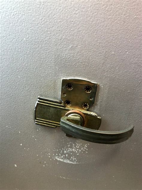 Trésors publics est une boutique de cadeaux située au cœur du vieux nice. Coffre fort ancien de marque FICHET- BAUCHE - Rangement d ...