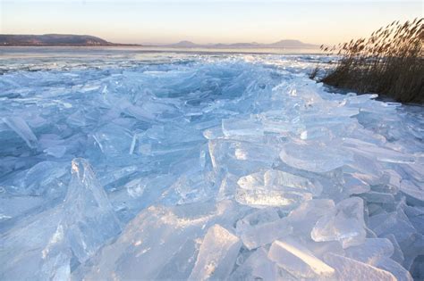 Beautiful Photos Depicting Frozen Lake Balaton Daily News Hungary