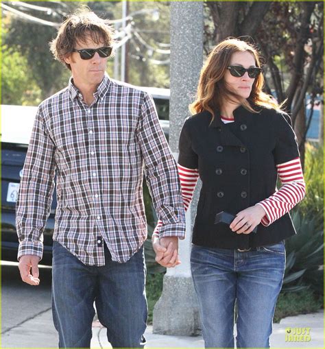 Julia Roberts And Danny Moder Holding Hands In Santa Monica Photo