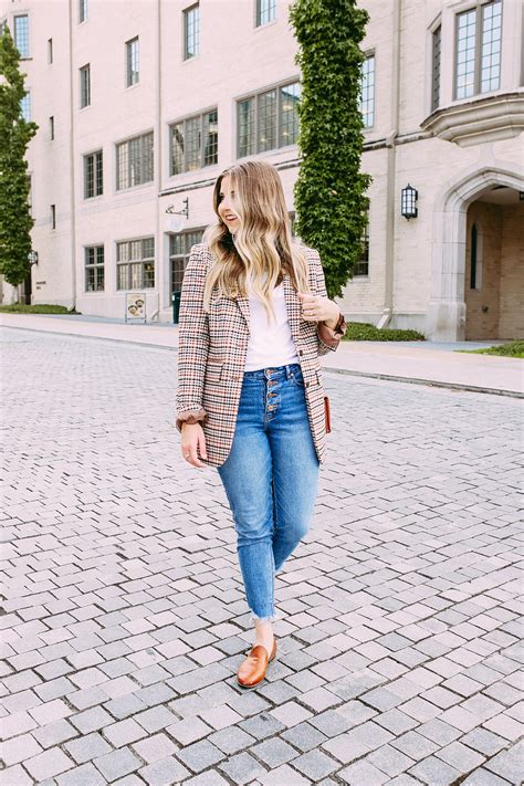 Fall Business Casual Outfit Inspiration With A Plaid Blazer