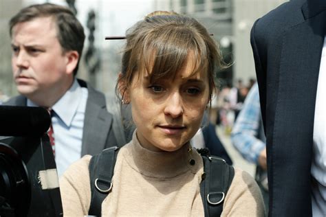 Takas Mini Seagram Heiress Clare Bronfman Pleads Guilty In Nxivm Sex