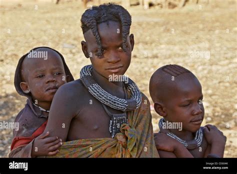 Young Girl Himba Tribe Opuwo Fotos Und Bildmaterial In Hoher