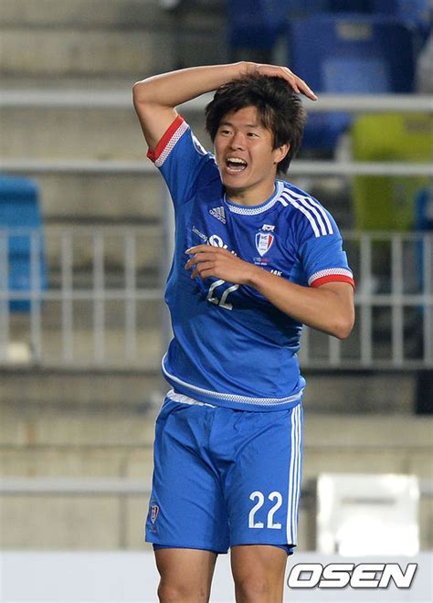 권창훈 수원 복귀 의무 조항 없다?! 축구 '헛발질' 권창훈, 집중력 잃지 않고 해결사 '우뚝' | YTN