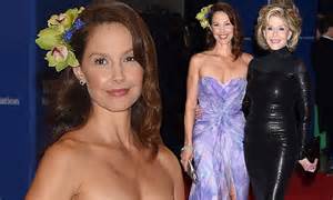 Strong Women Unite Ashley Judd Looks Lovely In Lavender