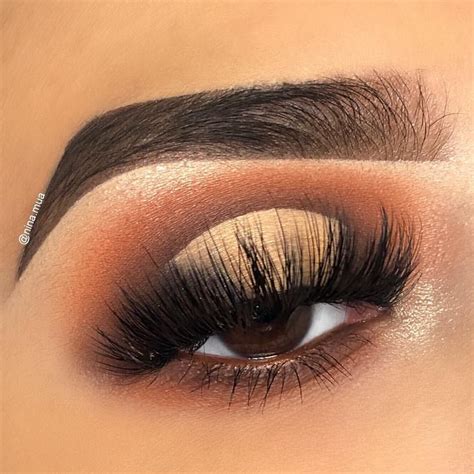 Prep your eye lids with a primer and a neutral base eyeshadow. Neutral Brown Halo Eyeshadow using Tarte Toasted palette