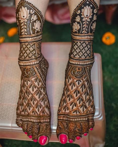 50 Latest And Stylish Legs Mehndi Designs For Wedding Makeupwale