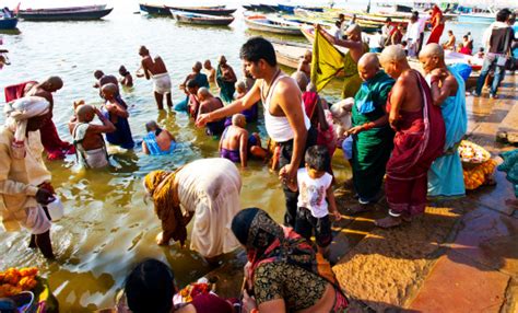 힌두교식 명이 아침입니다 목욕을 갠지스 강 강에 대한 스톡 사진 및 기타 이미지 강 갠지스 강 문화 Istock