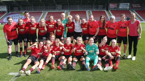 Man Utd Women Congratulated By First Team Players Manchester United