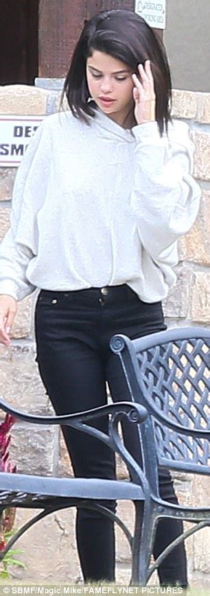 Selena Gomez Smiles Again While Taking Cigarette Break From Tennessee