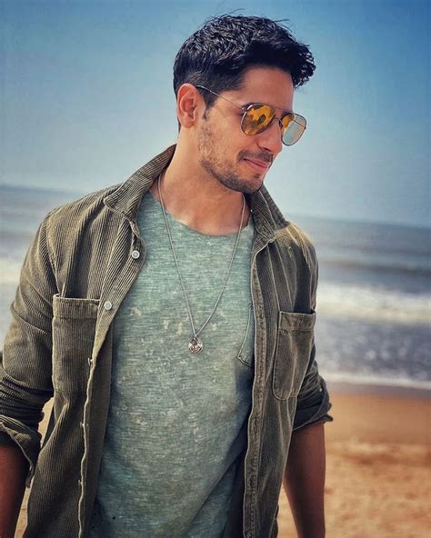3264k Likes 2200 Comments Sidharth Malhotra Sidmalhotra On Instagram “stand Out 💪