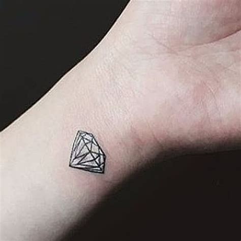 80 Tiny Chic Wrist Tattoos That Are Better Than A Bracelet Tattoos
