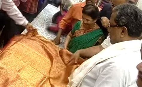 Waterproof Saree Worth A Lakh Chief Minister Siddaramaiahs T To Wife