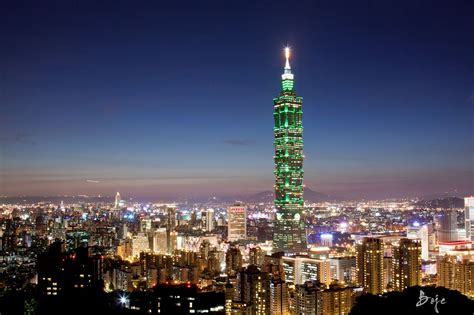 Taipei 101 is a supertall skyscraper located in the xinyi district of taipei, taiwan. To Taiwan and Back Again...: Taipei 101 (臺北101), Elephant ...
