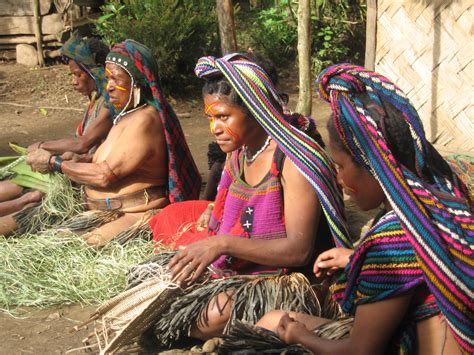 Papua New Guinea Oceania Women Weaving