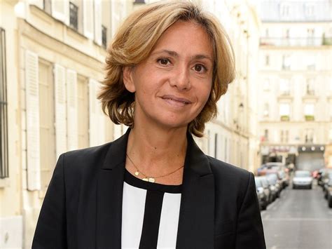 In front of his supporters, the former lr valérie pécresse. Valérie Pécresse, une ministre "trop glamour" ? Ce que di ...