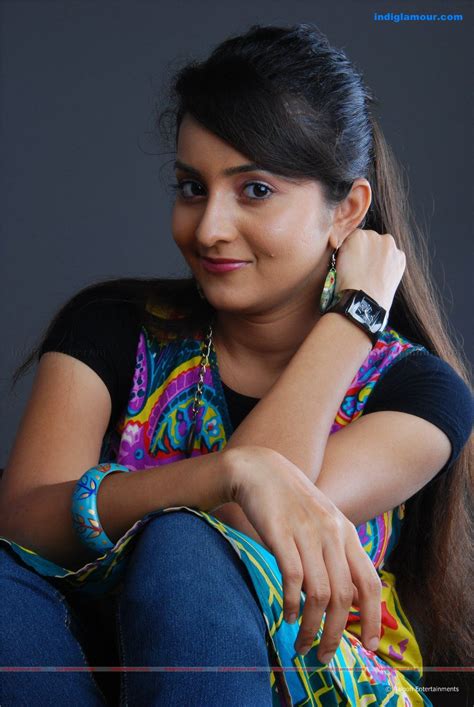 Bhama Actress Photoimagepics And Stills 112594
