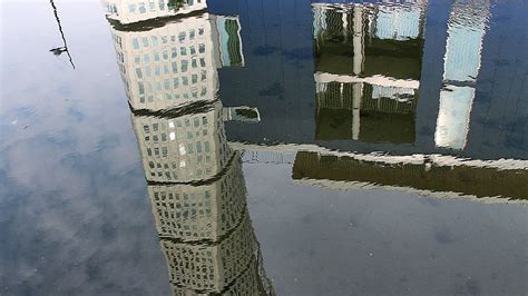 Reflection Of The Turning Torso Turning Torso And A Blue H Flickr