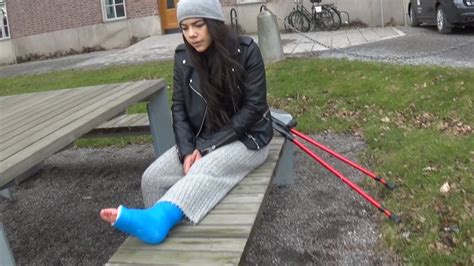 Tiiger Sock Sprain A Day On Crutches With A Sprained Swecrutch