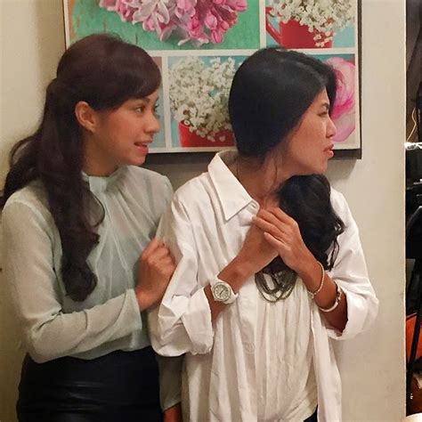 Mak cun giat menjalankan perniagaan bedak sejuknya di kampung, namun dia berhadapan dengan persaingan sengit daripada manisah yang pindah ke kampung dengan memperkenalkan rawatan baharu berupa suntikan kolagen. Drama Mak Cun (TV3) ~ VIDEO TERBARU 2020/2021