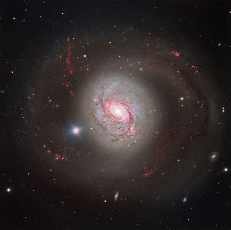 Spectacular Spiral Galaxy Shines In View From Very Large Telescope