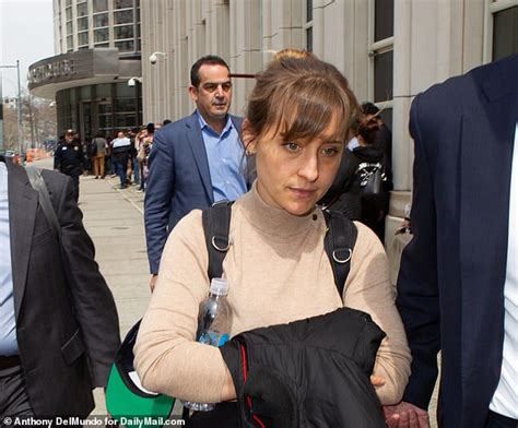 Former Nxivm ‘slave Testifies How Allison Mack Groomed Her For Sex With Cult Leader Express