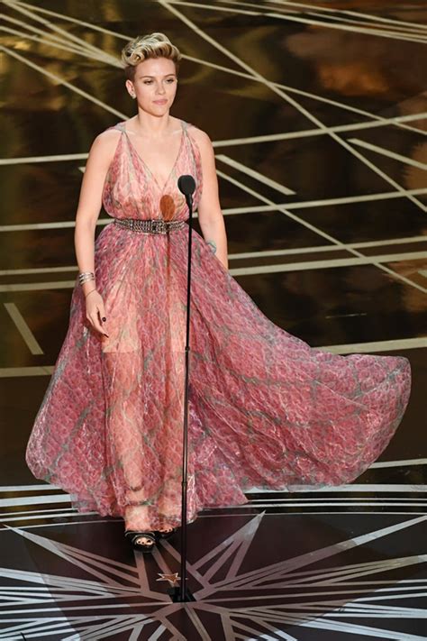 Oscars 2017 Scarlett Johansson Serves Up The Unexpected In Azzedine