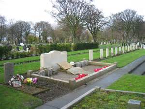 Memorial To Hms Kelly And War Graves © Les Hull Cc By Sa20