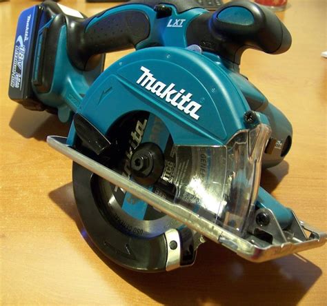 Makita 18v Cordless Metal Cutting Saw Bcs550 Tools In Action