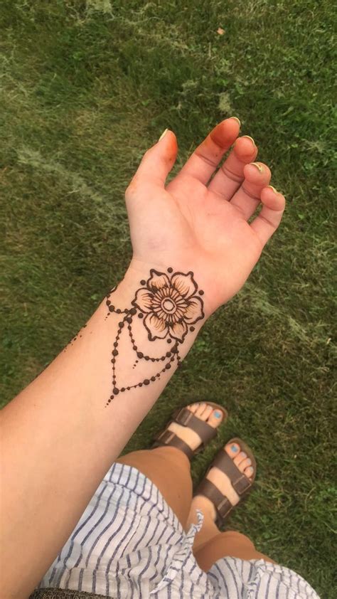 Amazon warehouse great deals on quality used products. Best 25+ Henna tattoo wrist ideas on Pinterest | Wrist henna, Henna tattoo hand