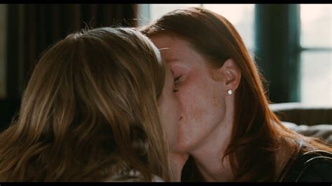 Chloe Amanda Seyfried Julianne Moore Kissing Scene Youtube