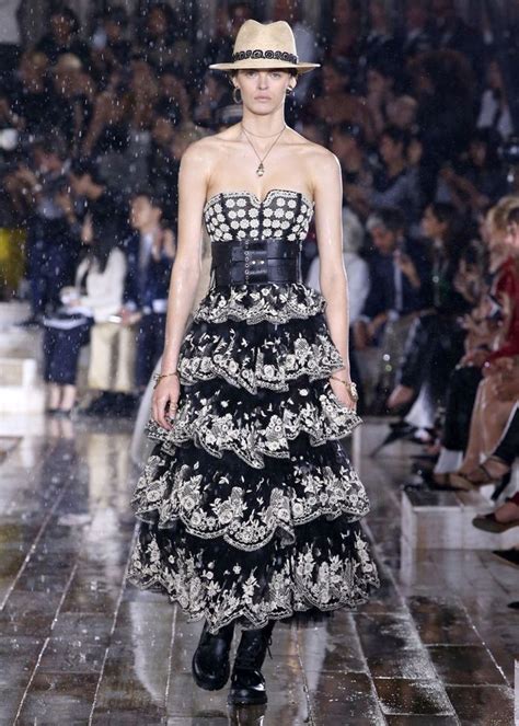 Défilé Christian Dior Prêt à Porter Croisière 20182019 Paris Elle