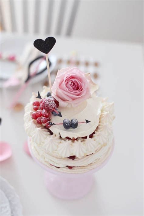 Pin By Lisa Allen On Hearts And Flowers In 2020 Gorgeous Cakes