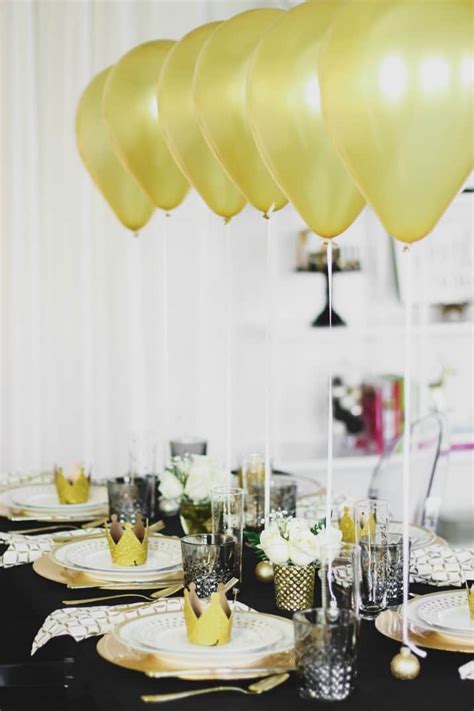 Table Setting With Balloons Centerpiece Celebrations At Home