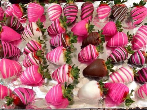 Pink Chocolate Covered Strawberries 🍓 Chocolate Covered Strawberries