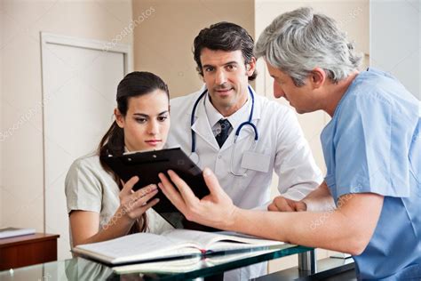 Cover letters for a medical receptionist job need more than just your free time to write them. Medical Professionals at Reception — Stock Photo #21616983