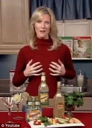 Sandra Lee Outtakes Of Food Network Host Cursing And Groping Herself Hit The Internet Daily