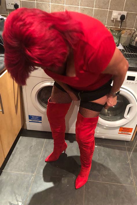 Pos laju is the leading courier company in malaysia, connecting over 80% of populated areas across the country with its next day delivery and other pos laju has the widest network coverage and the largest courier fleet in malaysia. Sexy Milf Sue on Twitter: "WhoLikesMyNew red hair? # ...