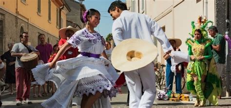 Cultura De Perú Características Costumbres Y Tradiciones
