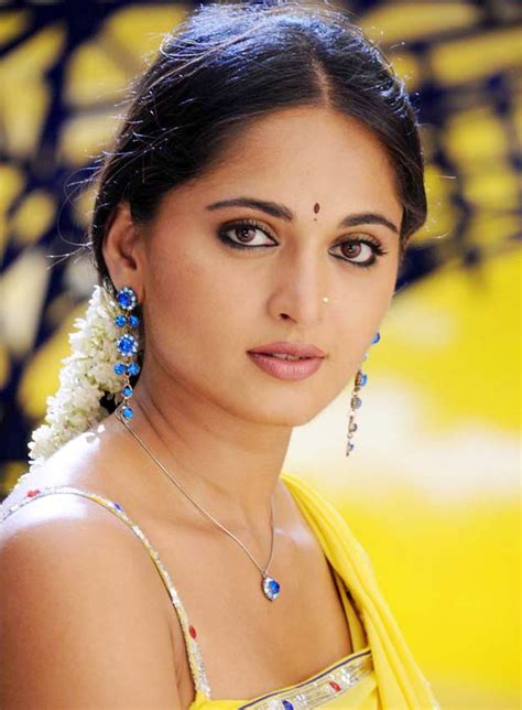 Indian Actress Anushka Shetty Hd Stills In Yellow Saree