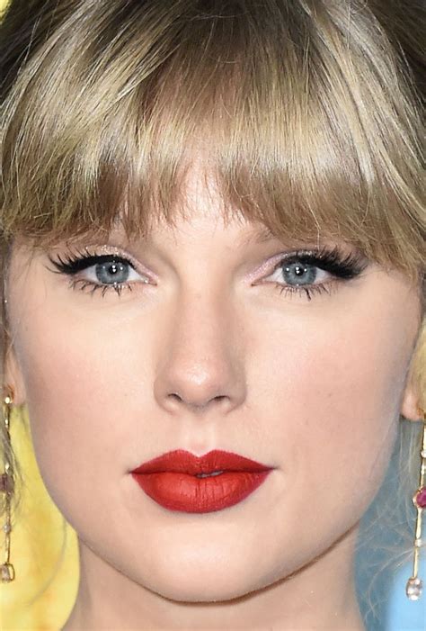 Celebrity Taylor Swift Makeup Taylor Swift Red Lipstick Hair Makeup